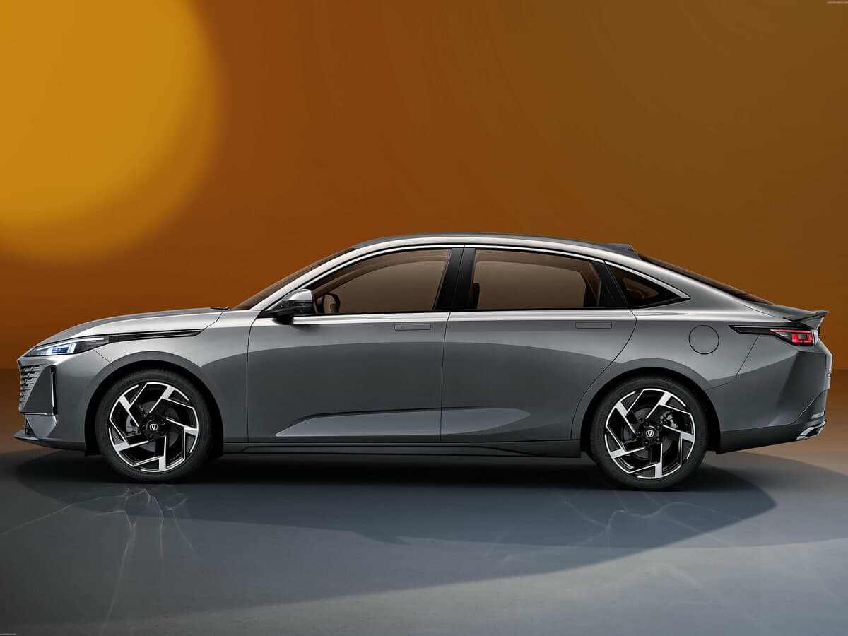 Changan Yida 2023 – indiyədək — Yandan