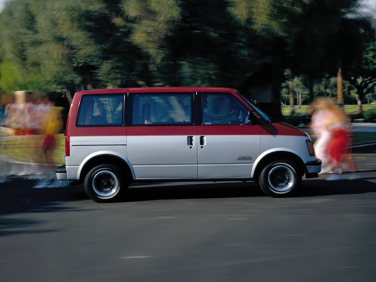 Chevrolet Astro I — Yandan