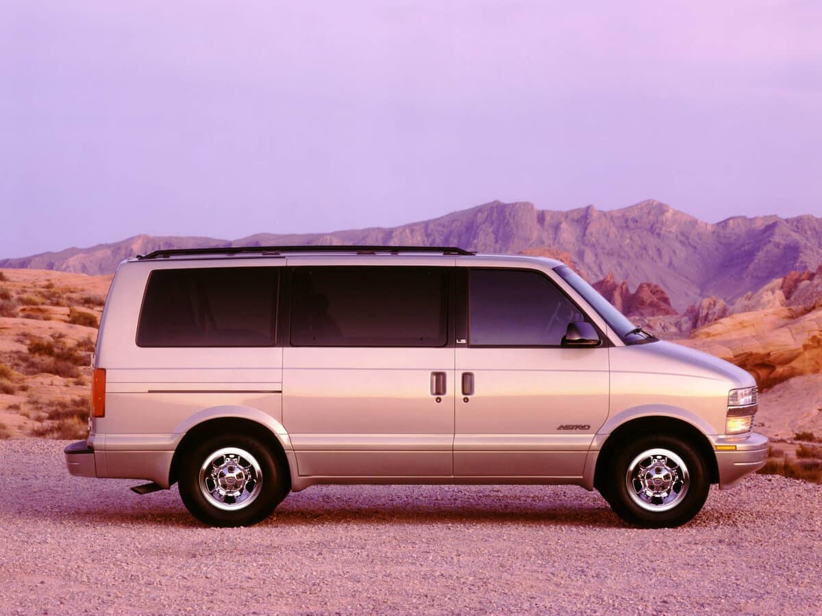 Chevrolet Astro II — Yandan