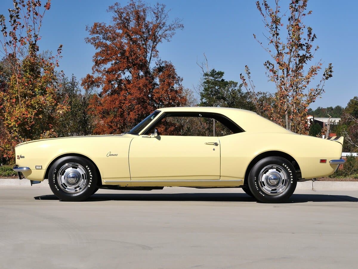 Chevrolet Camaro I — Yandan
