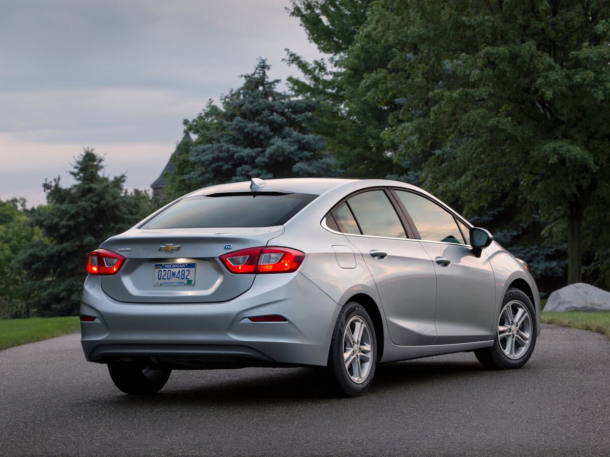 Chevrolet Cruze II — 3/4 arxadan