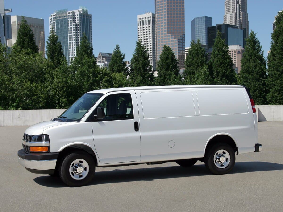 Chevrolet Express II — Yandan