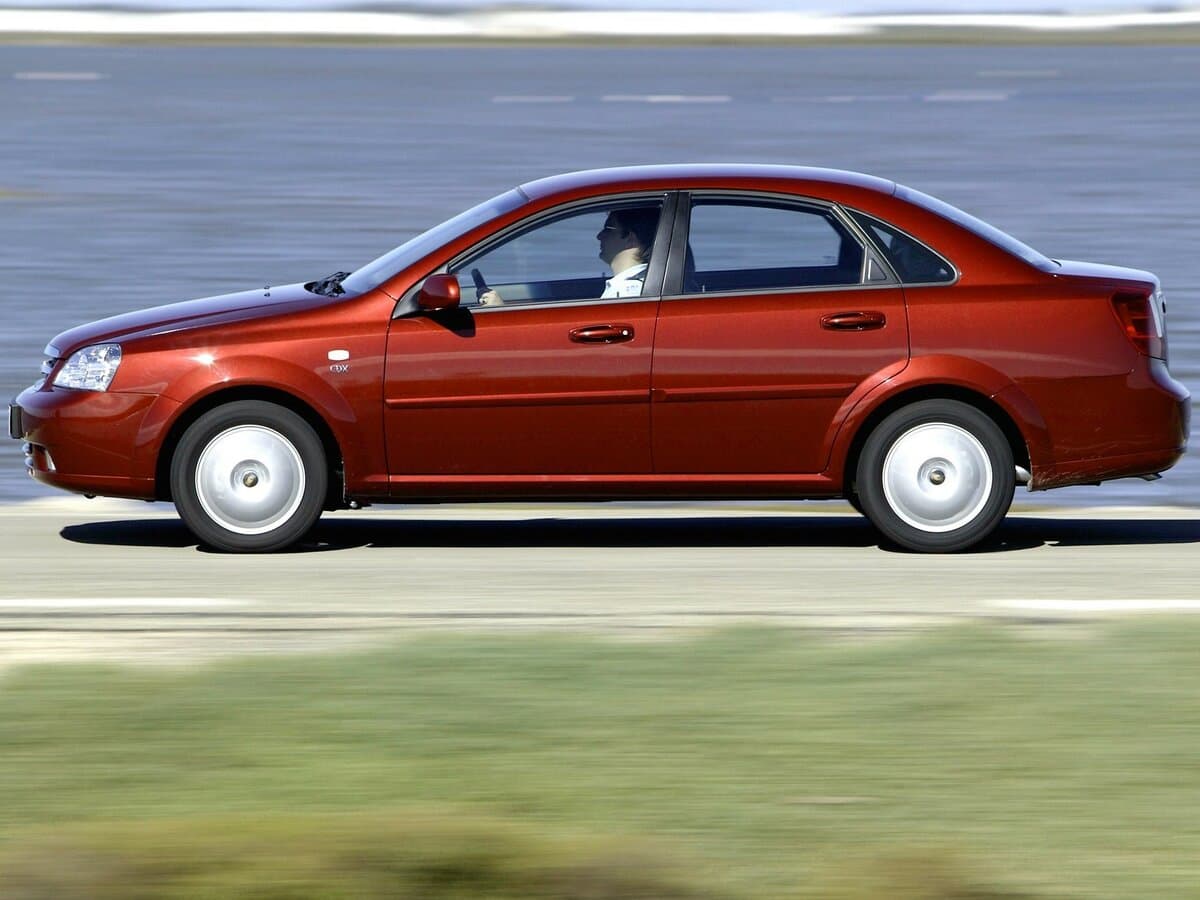 Chevrolet Lacetti I — Yandan