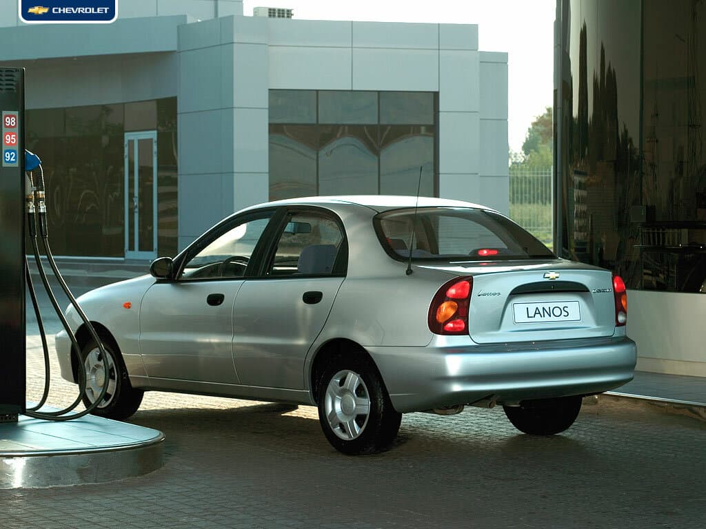 Chevrolet Lanos I — 3/4 arxadan