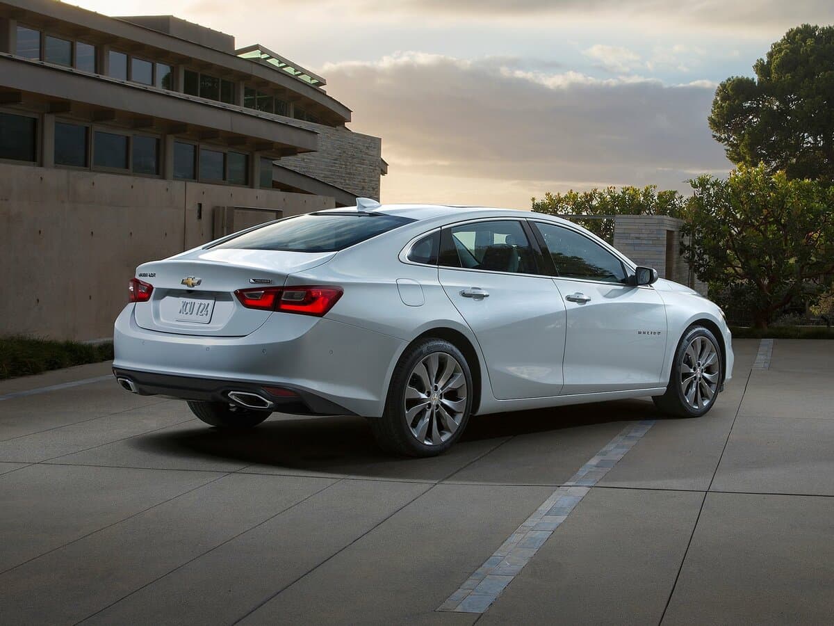 Chevrolet Malibu IX — 3/4 arxadan
