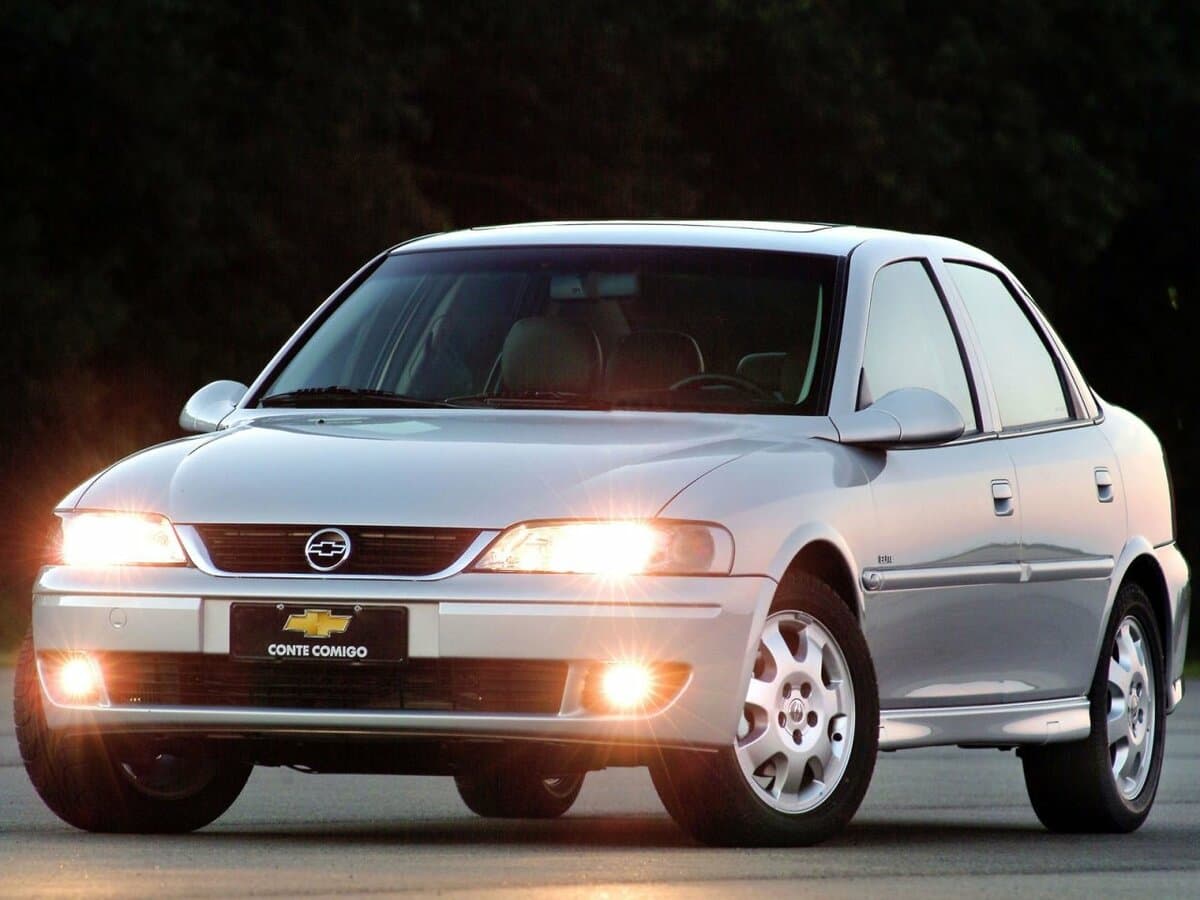 Chevrolet Vectra II — Öndən