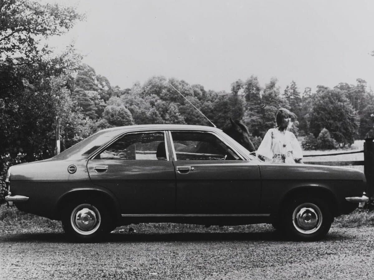 Chrysler 180 1970 – 1982 — Yandan