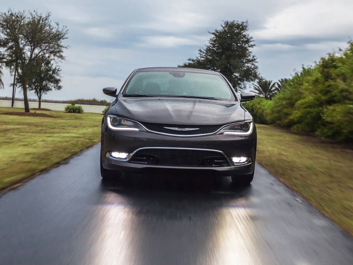 Chrysler 200 II — Öndən