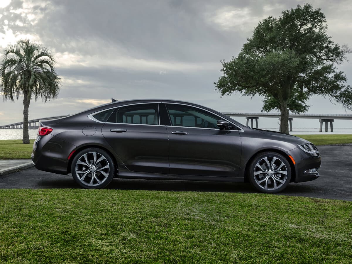 Chrysler 200 II — Yandan