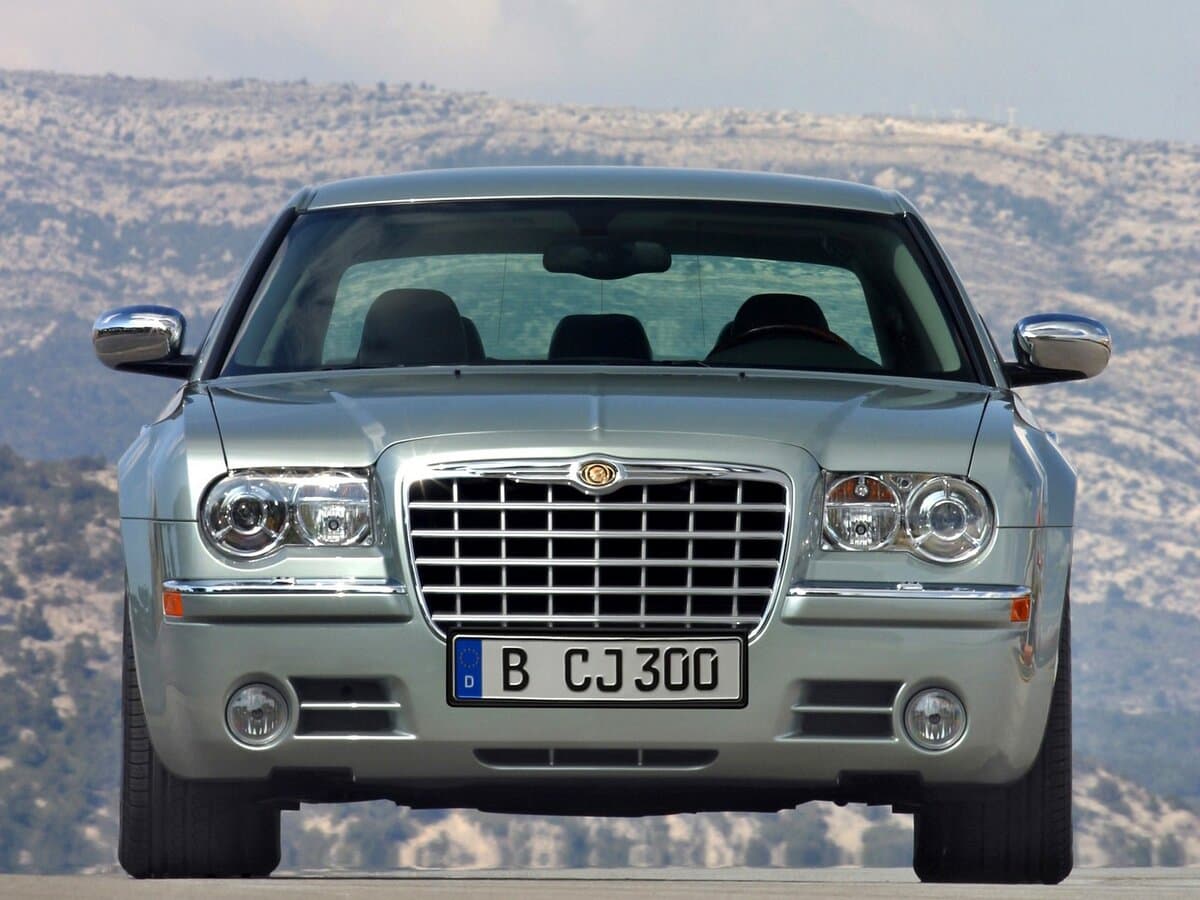 Chrysler 300C I — Öndən