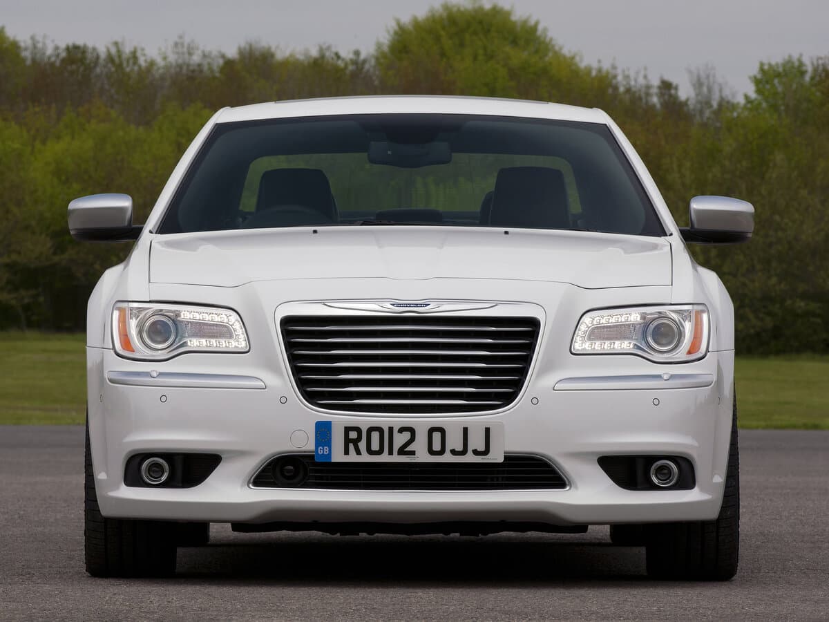 Chrysler 300C II — Öndən