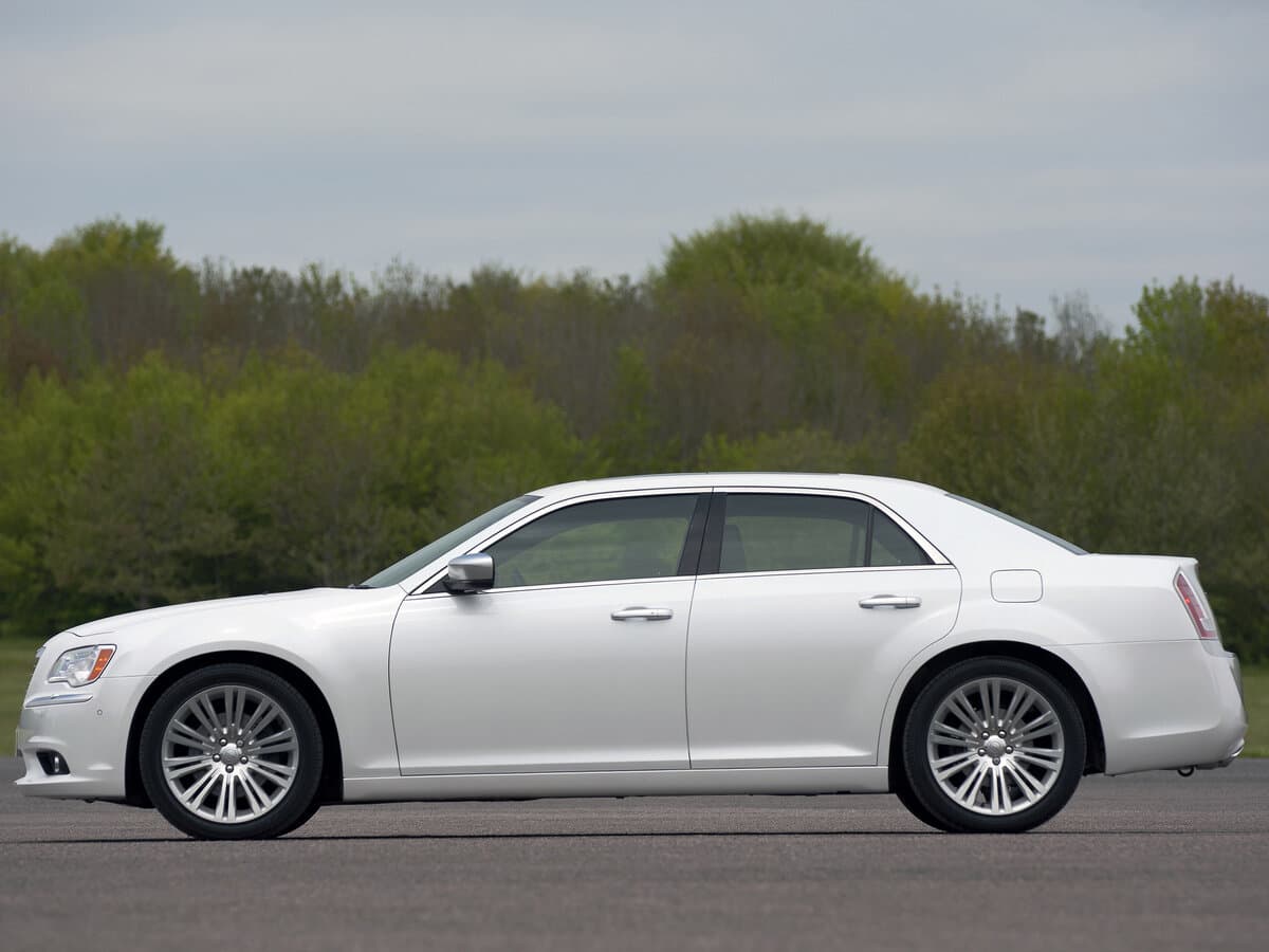 Chrysler 300C II — Yandan