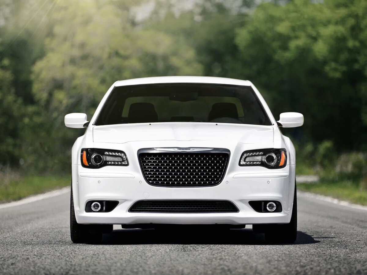 Chrysler 300C II — Öndən