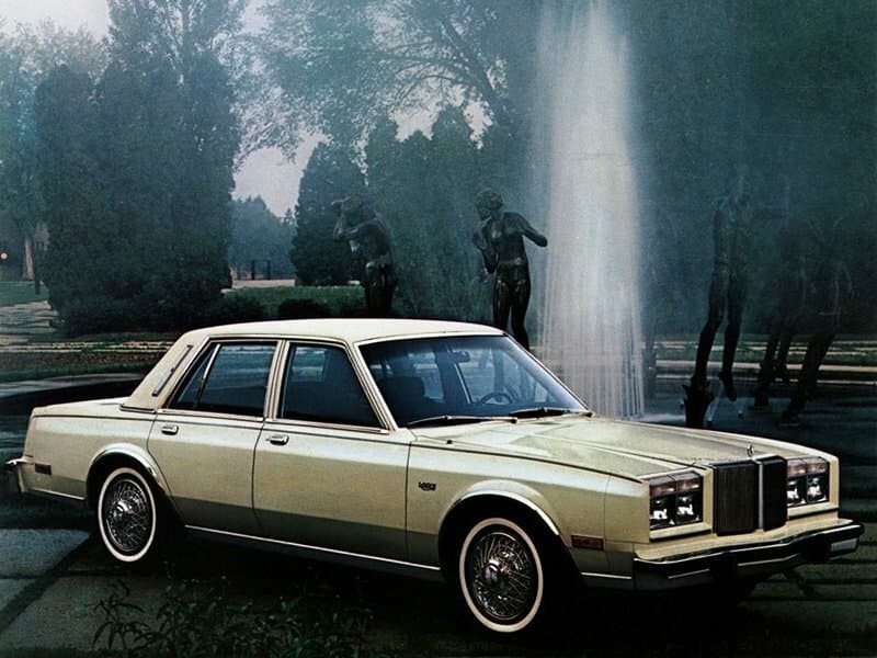 Chrysler LeBaron I — Yandan