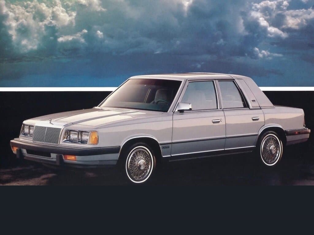 Chrysler LeBaron III — Yandan
