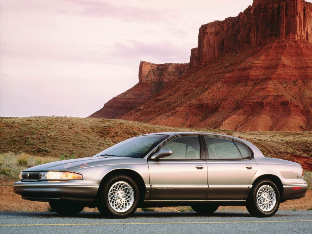 Chrysler LHS I — Yandan