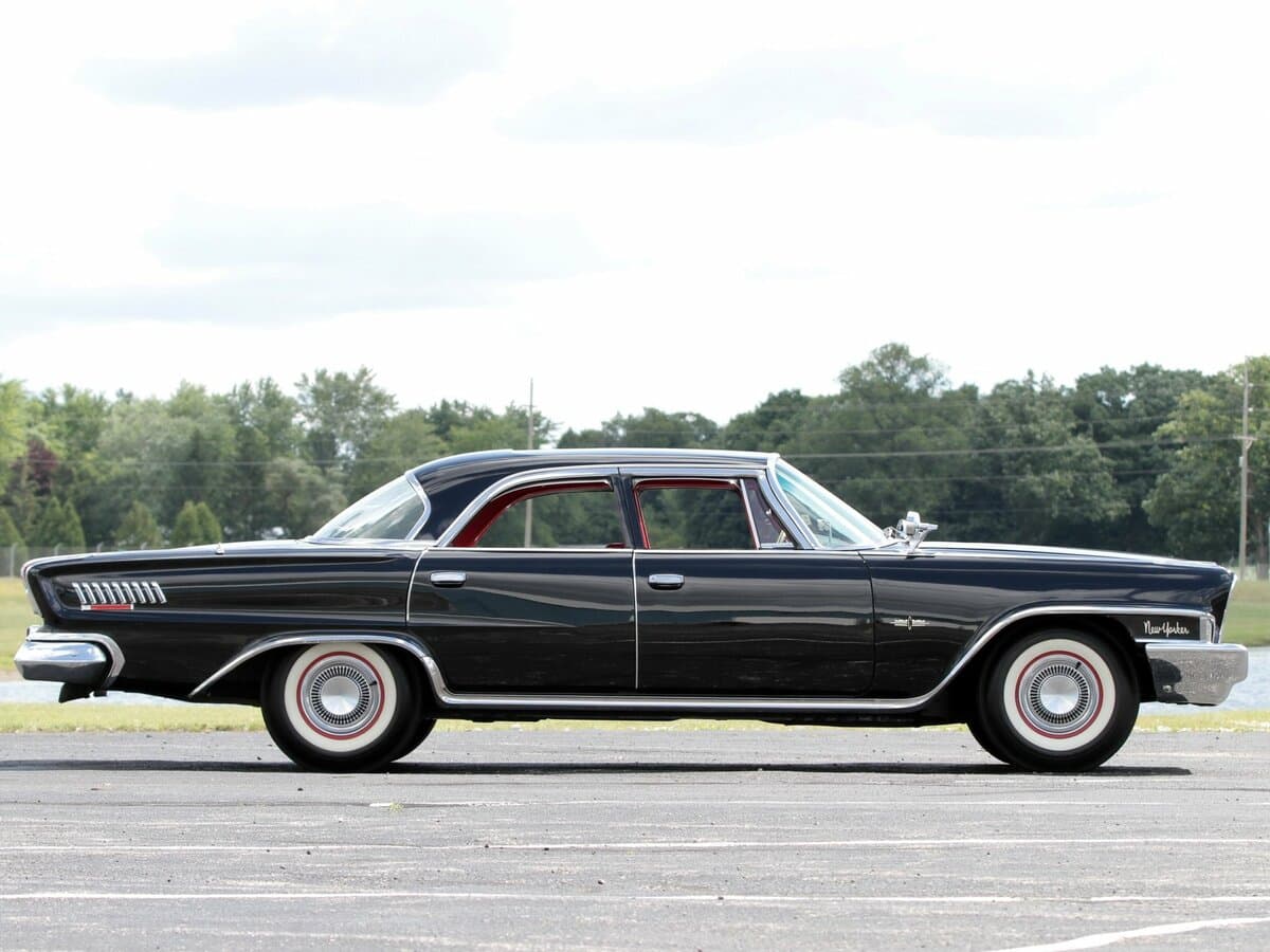 Chrysler New Yorker VI — Yandan