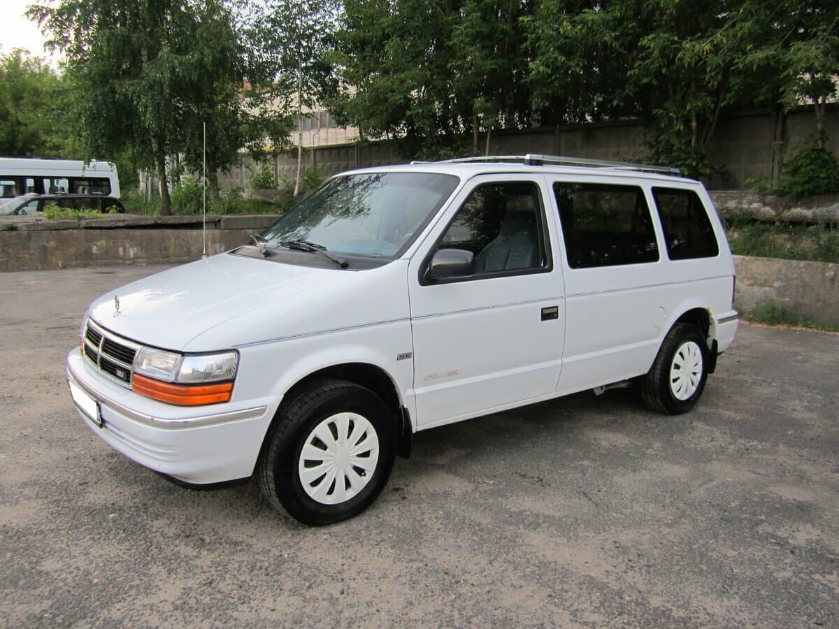 Chrysler Voyager II — Yandan