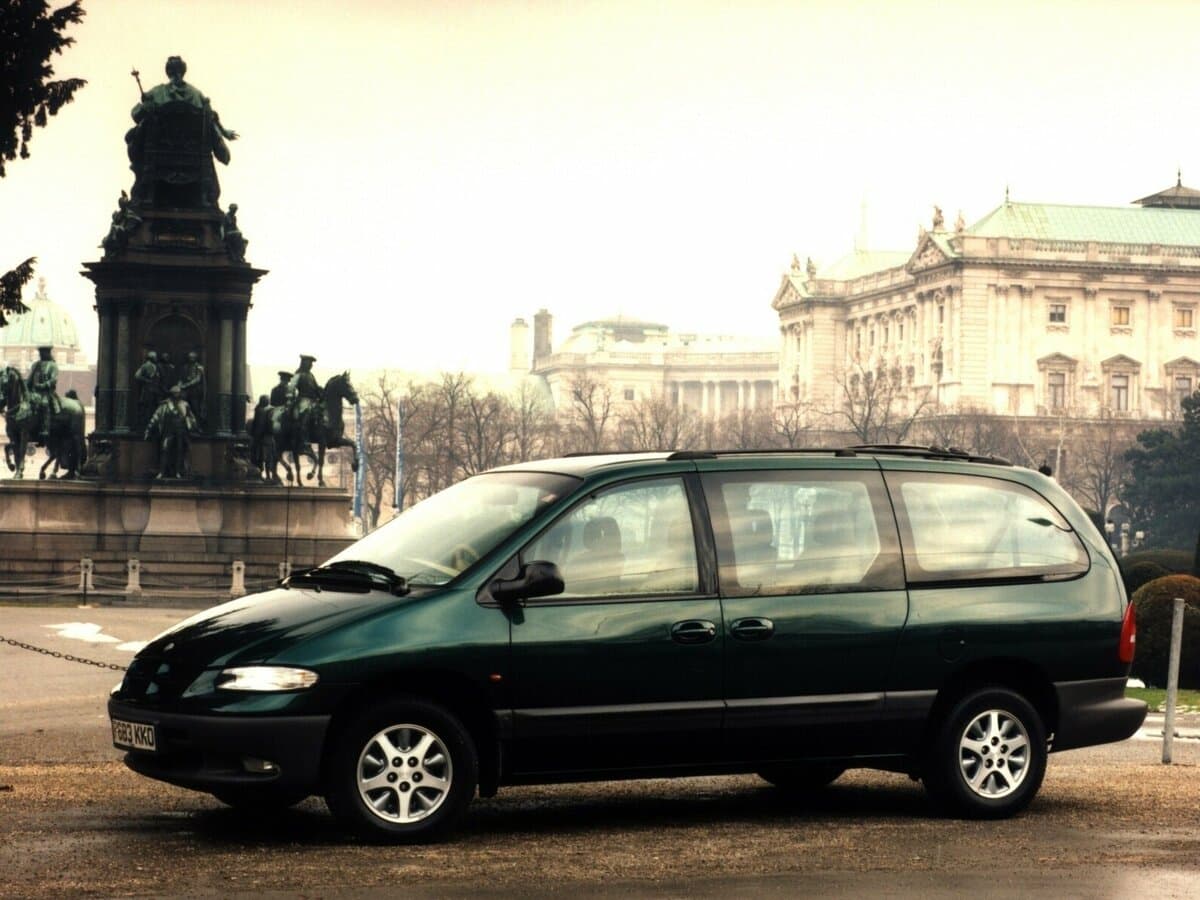 Chrysler Voyager III — Yandan