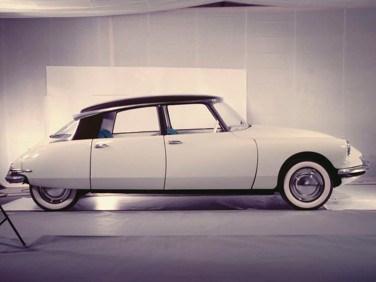 Citroen DS I — Yandan