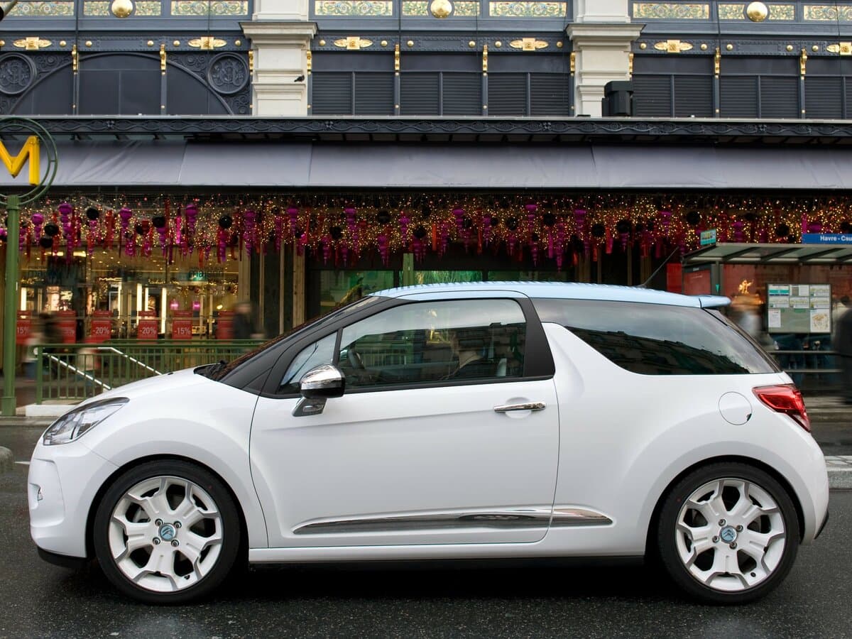 Citroen DS3 I — Yandan