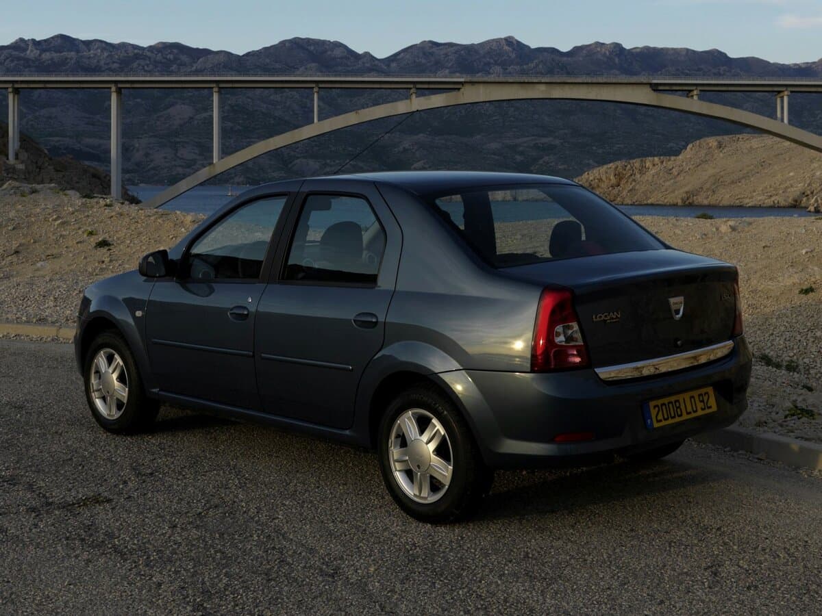 Dacia Logan I — 3/4 arxadan