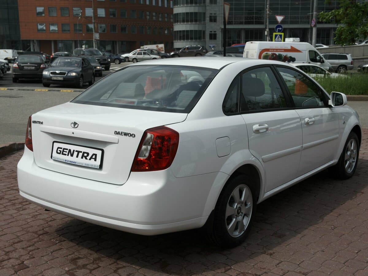 Daewoo Gentra II — 3/4 arxadan