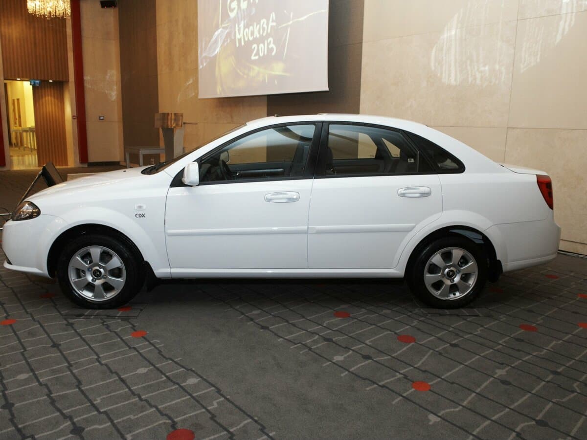 Daewoo Gentra II — Yandan