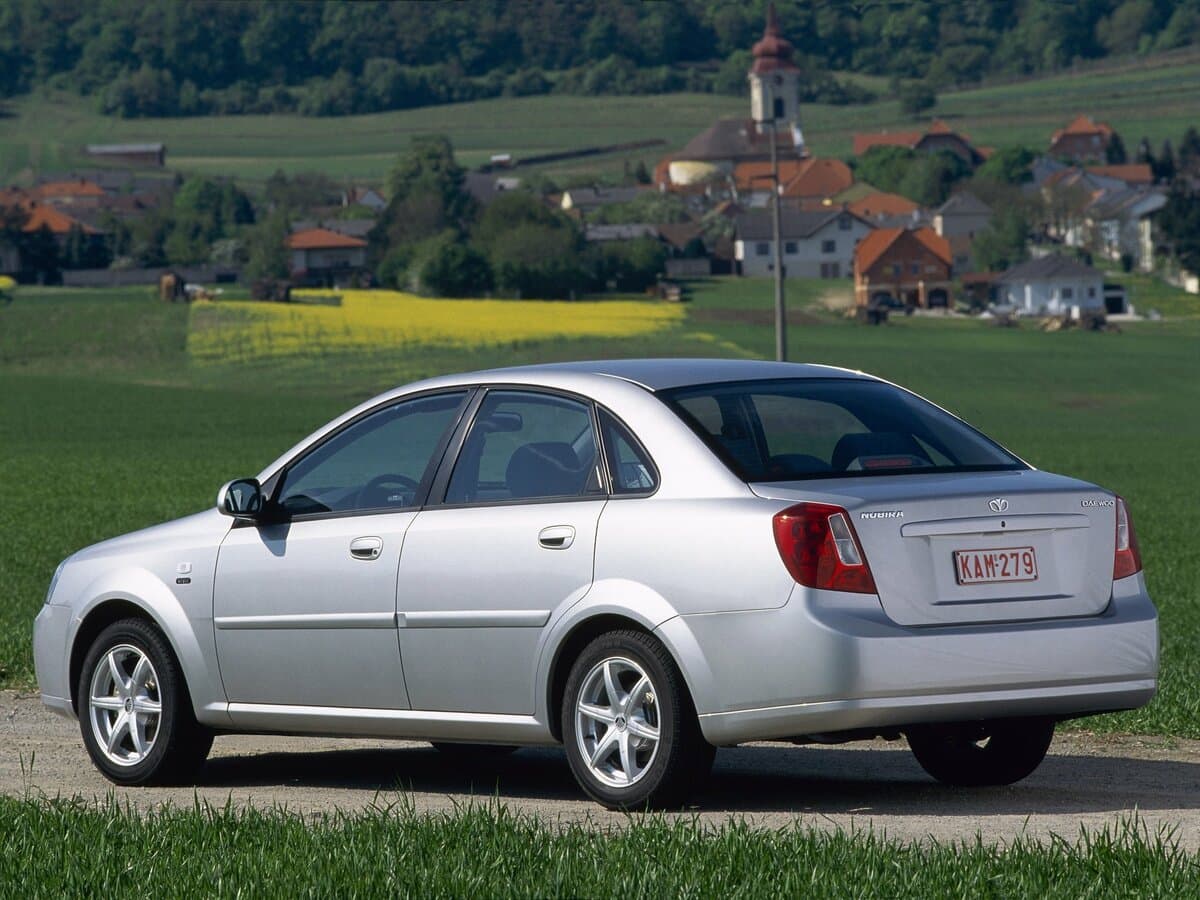 Daewoo Nubira III — 3/4 arxadan