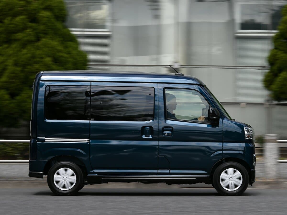 Daihatsu Atrai VI — Yandan