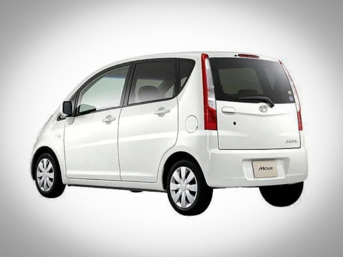 Daihatsu Move IV — 3/4 arxadan