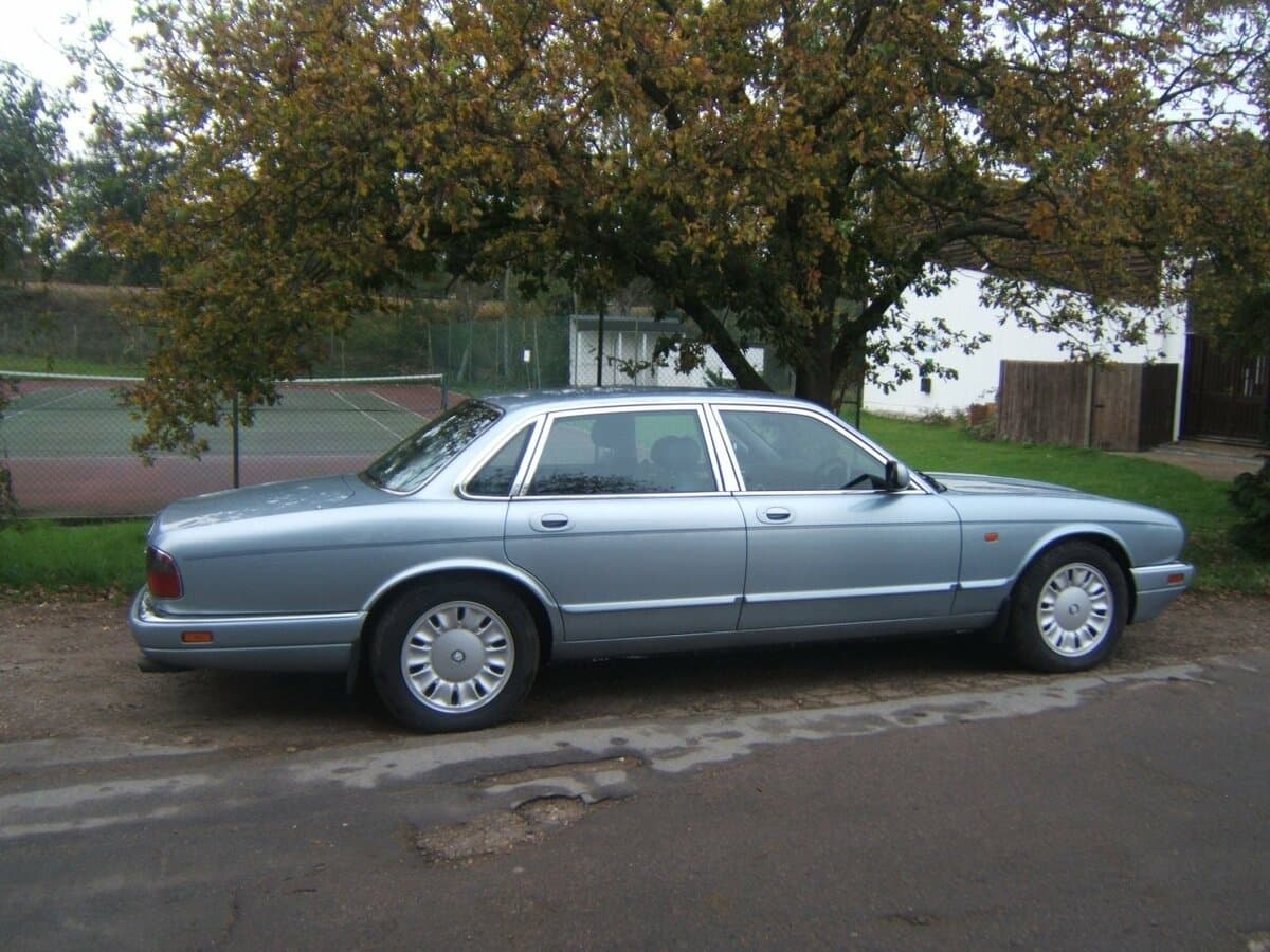 Daimler X300 1993 – 1997 — Yandan