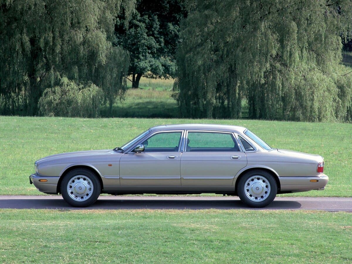 Daimler X308 1997 – 2003 — Yandan