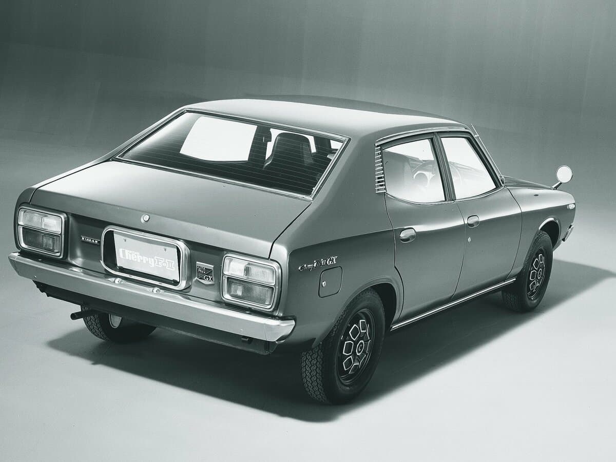 Datsun Cherry II — 3/4 arxadan
