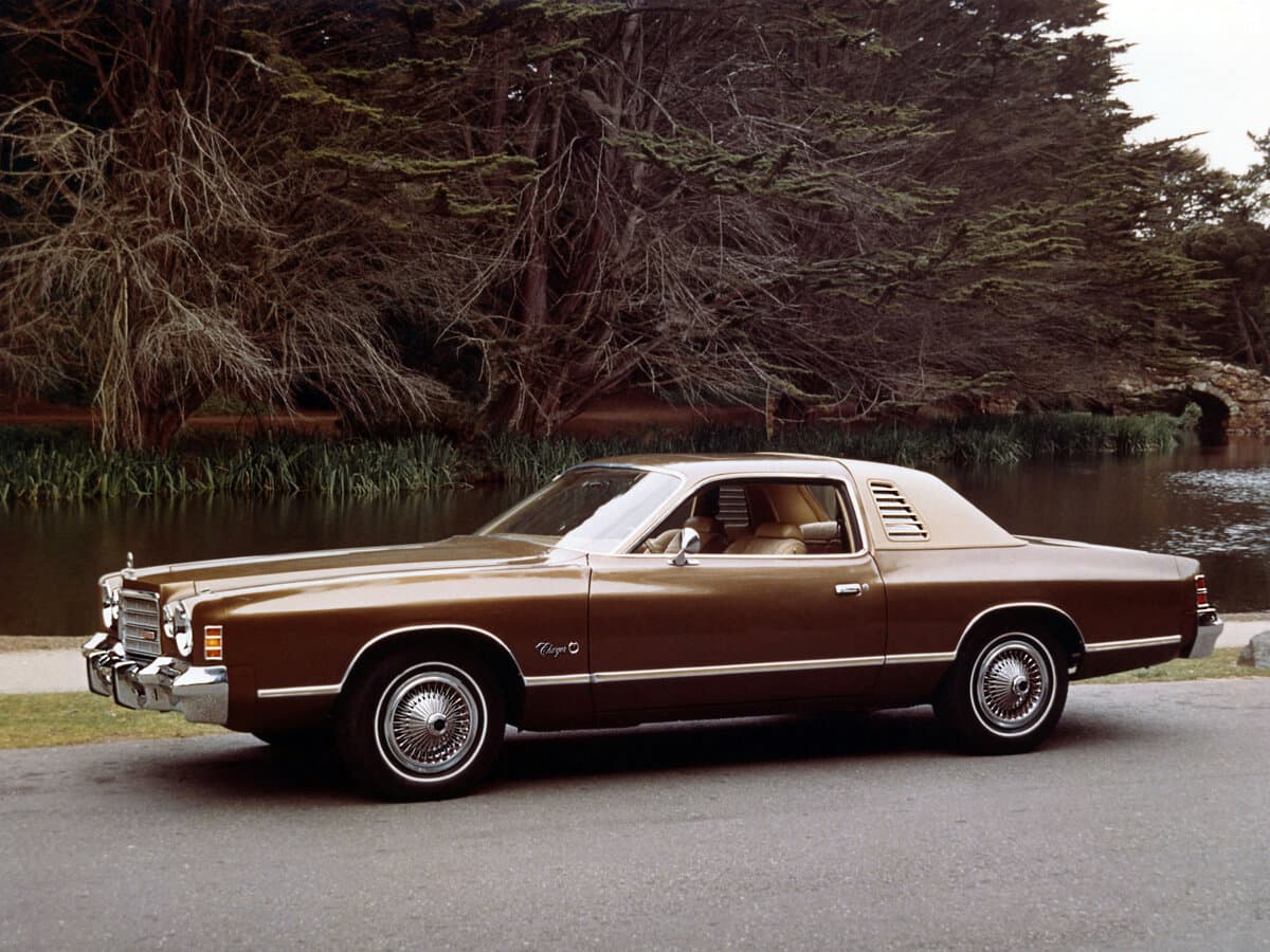 Dodge Charger IV — Yandan