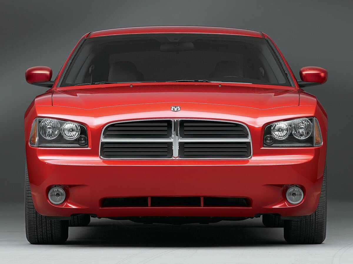 Dodge Charger VI (LX) — Öndən