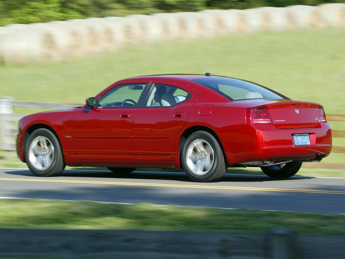 Dodge Charger VI (LX) — 3/4 arxadan
