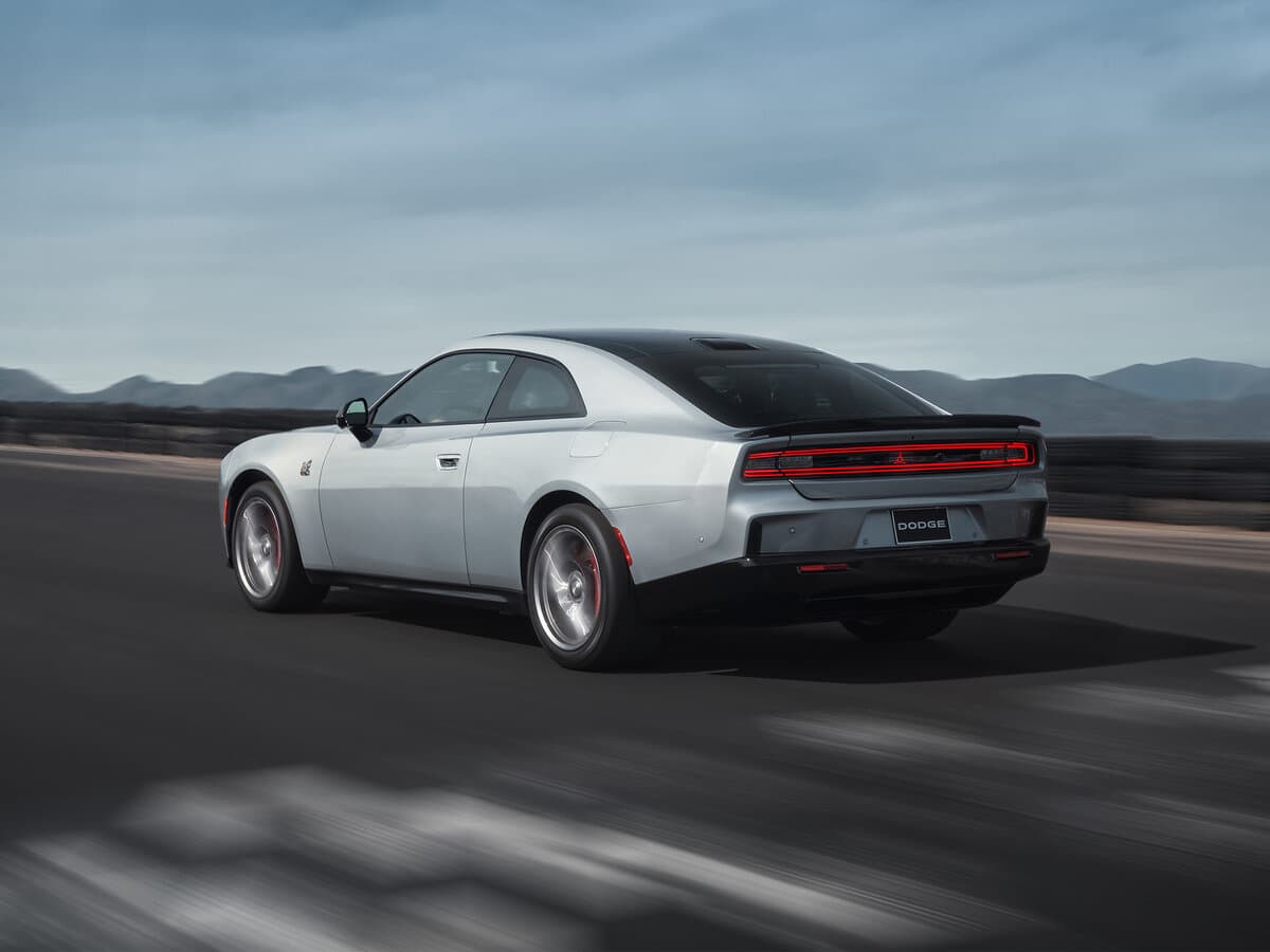 Dodge Charger VIII — 3/4 arxadan