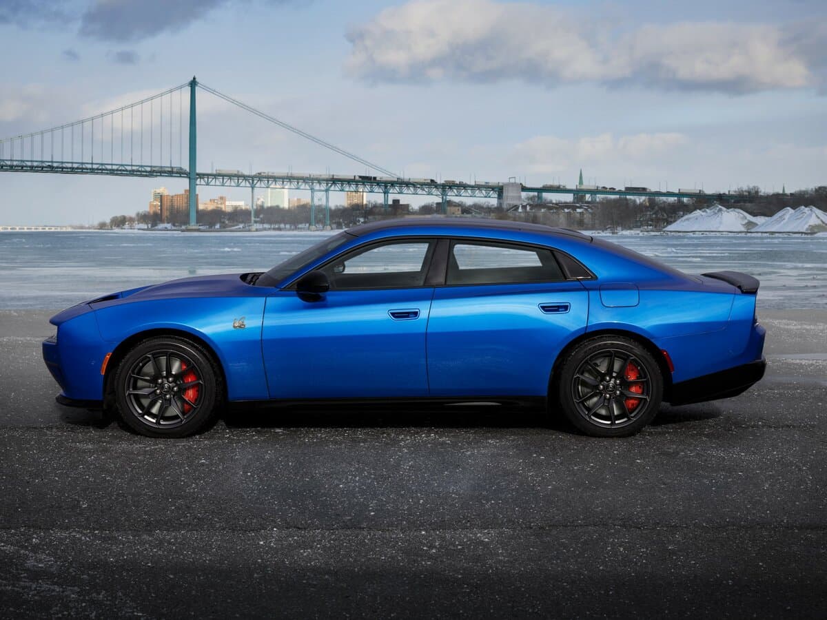 Dodge Charger VIII — Yandan
