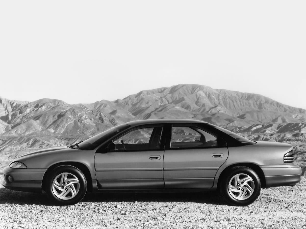 Dodge Intrepid I — Yandan
