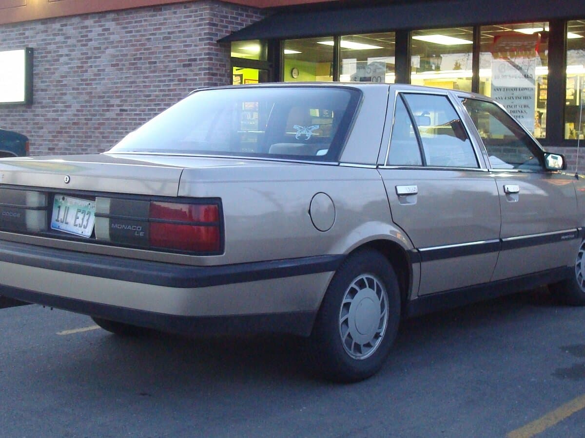 Dodge Monaco V — 3/4 arxadan