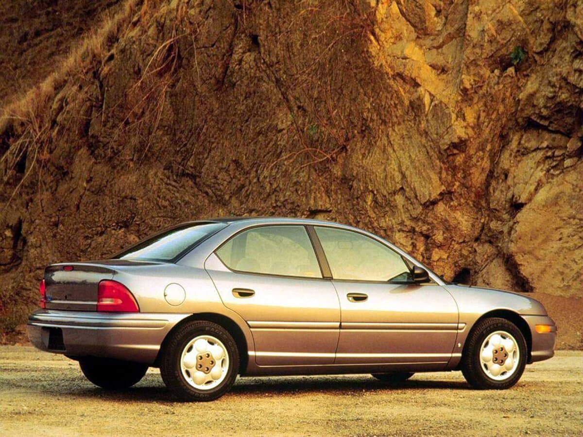 Dodge Neon I — Yandan
