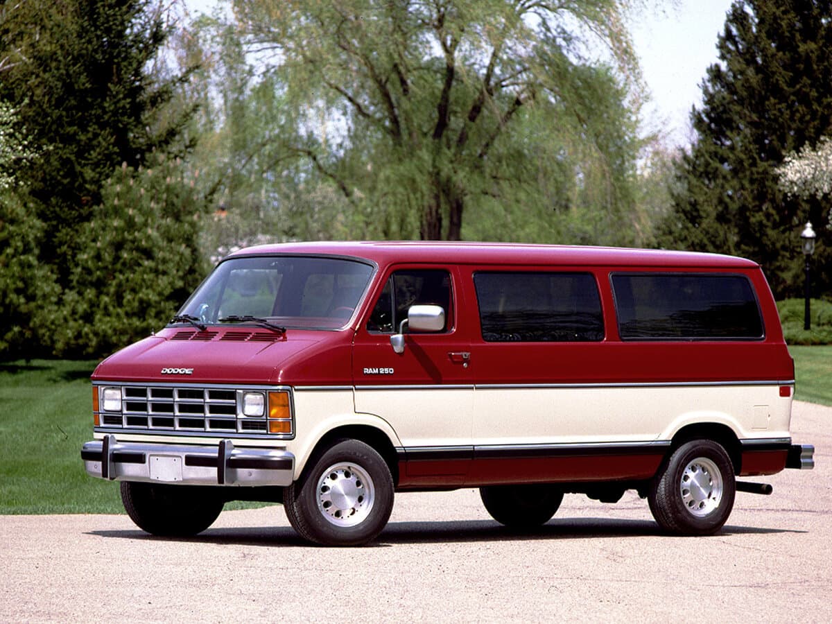 Dodge RAM Van II — Yandan