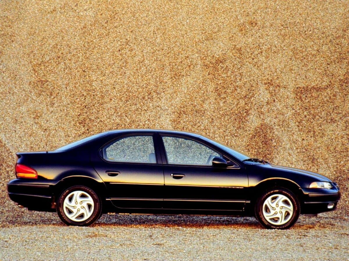 Dodge Stratus I — Yandan