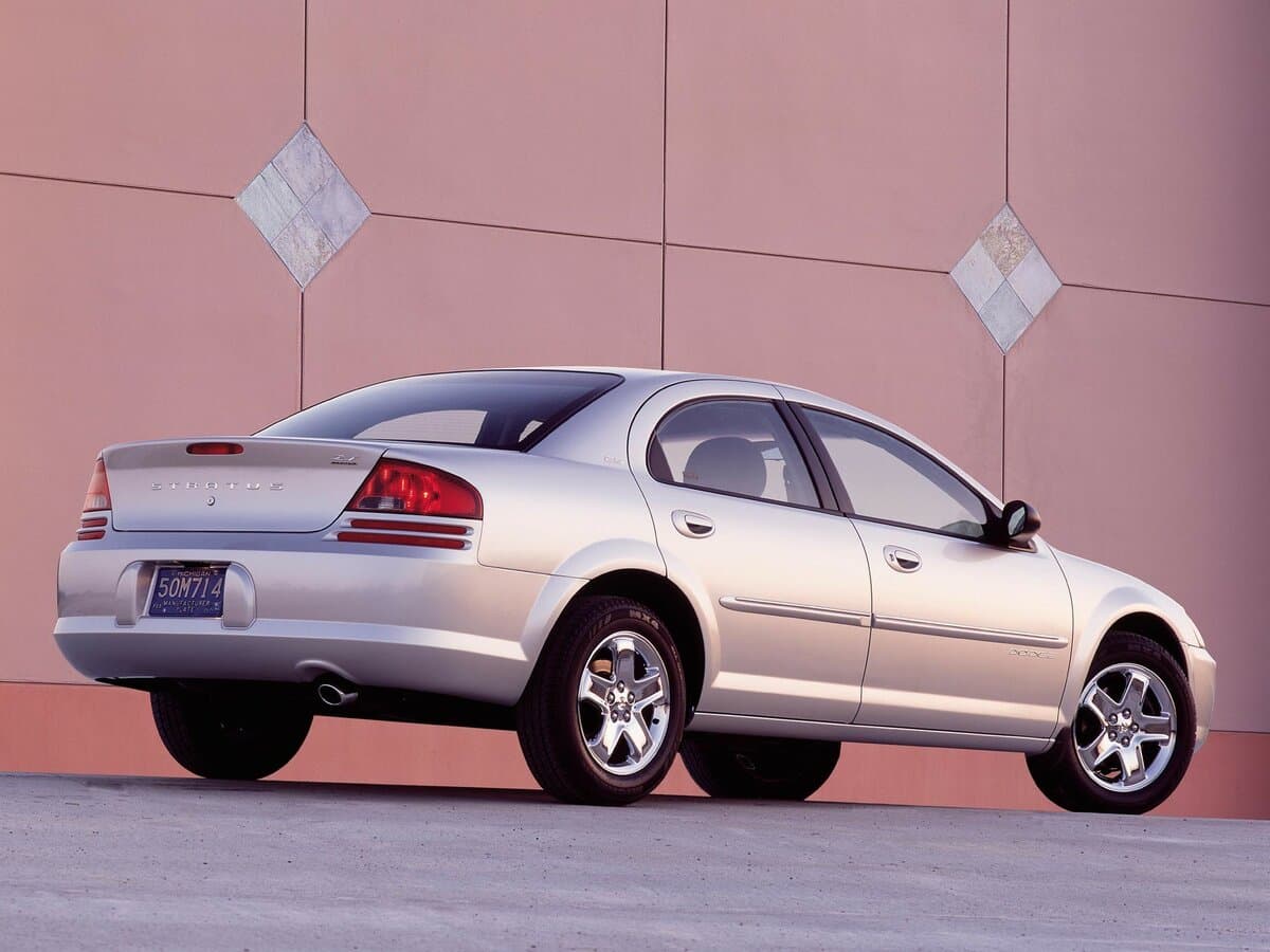 Dodge Stratus II — 3/4 arxadan