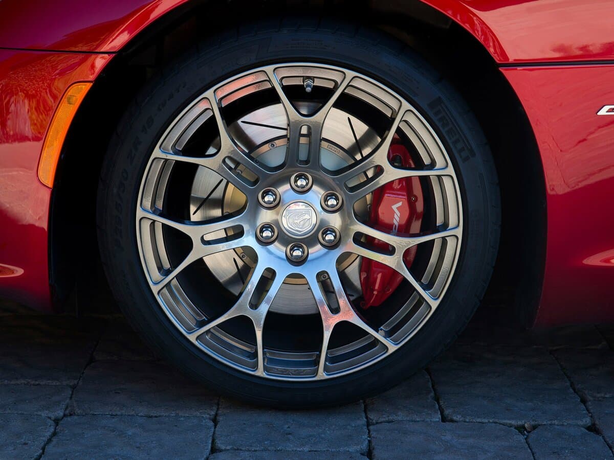 Dodge Viper V — Təkər