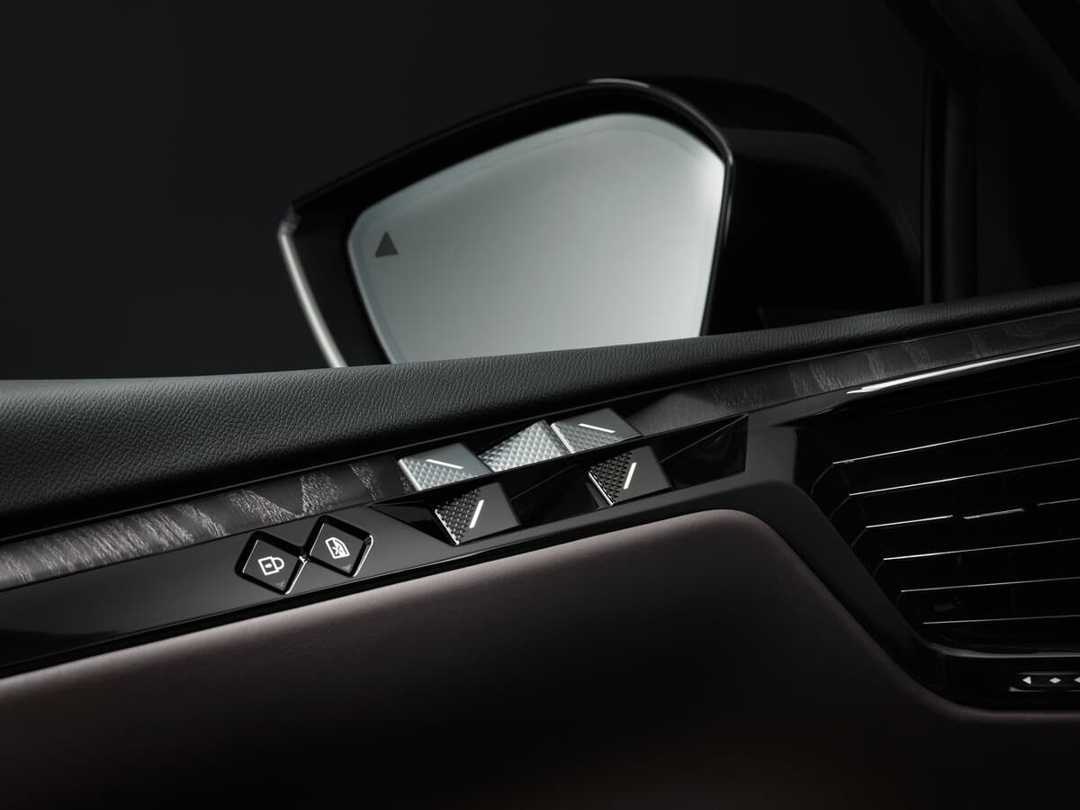DS 4 II — Qapı