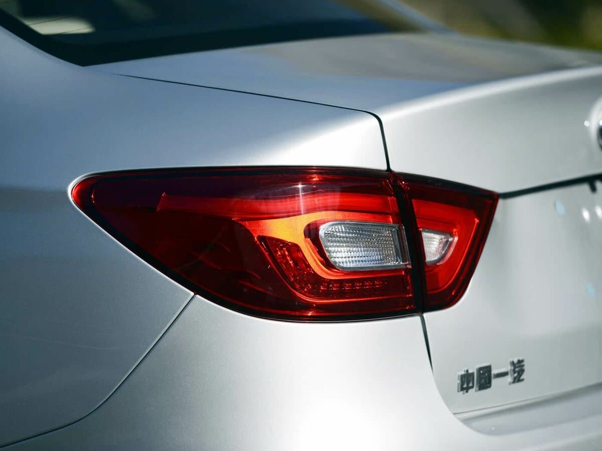 FAW Besturn B30 I — Detal