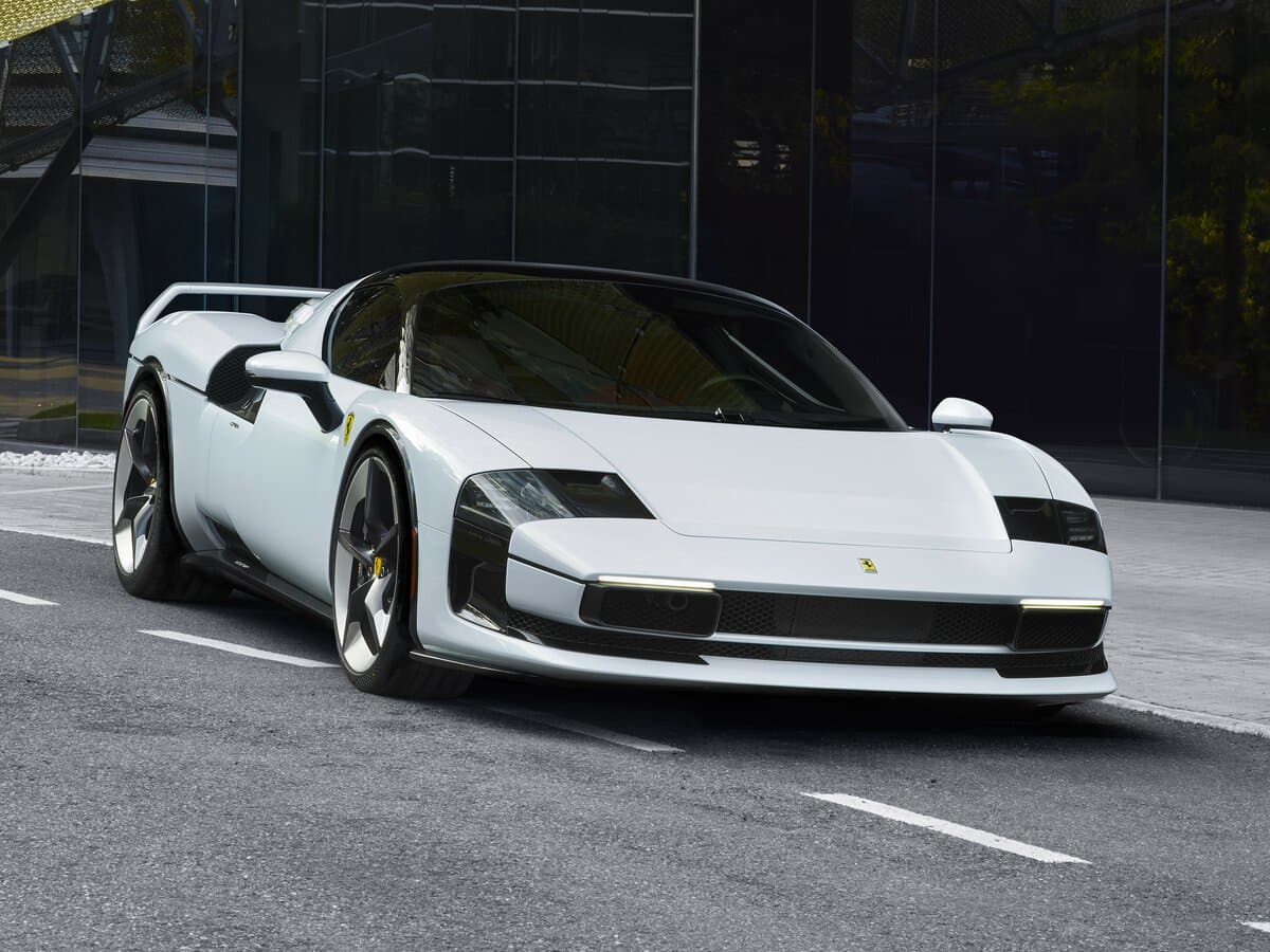 Ferrari SC40 2025 – 2025 — Öndən
