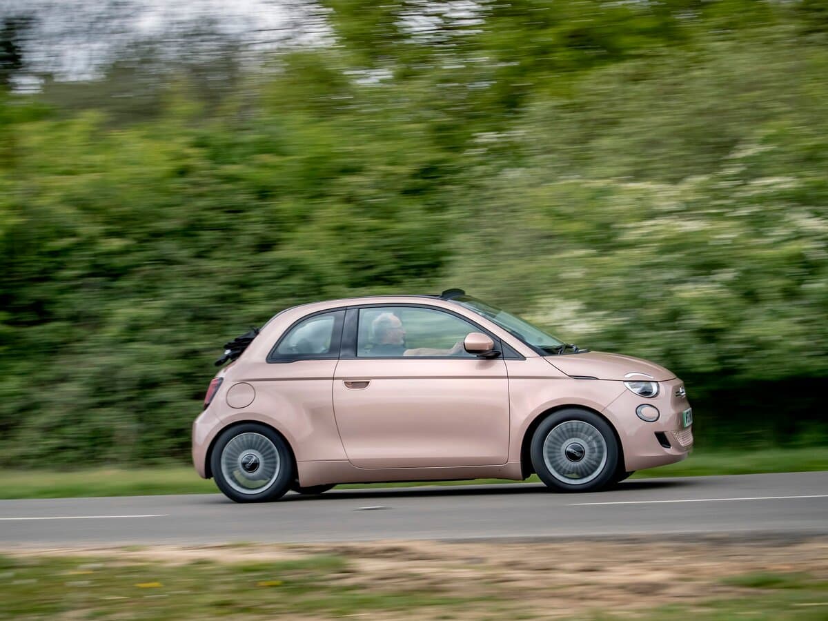 Fiat 500 III — Yandan
